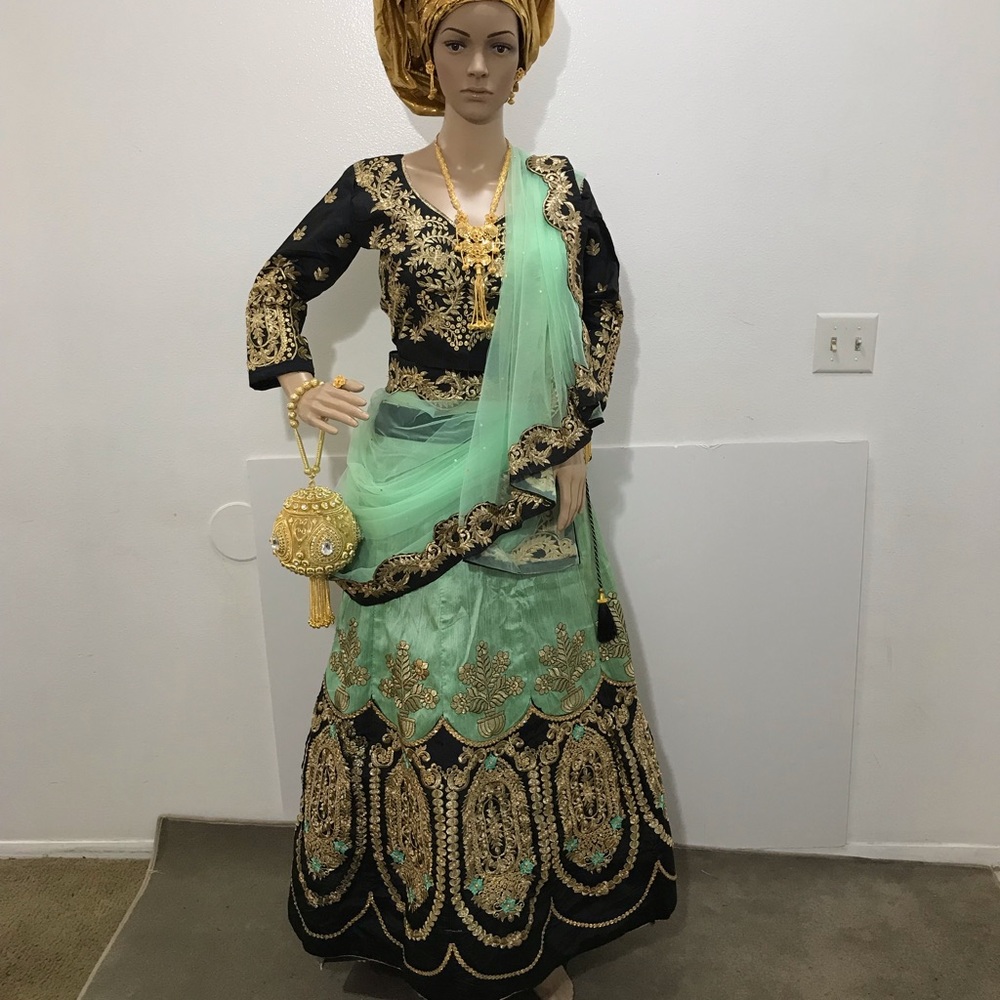 Dress - Picture 5 of 8